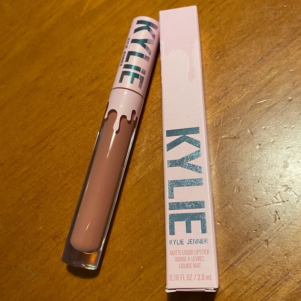 Kylie Jenner Matte Liquid Lipstick Candy K 👄 - Picture 3 of 17